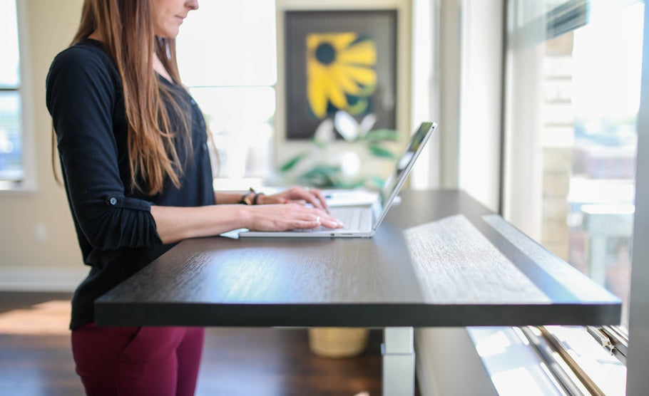 Electric Standing Desk vs Manual: What's the Difference?